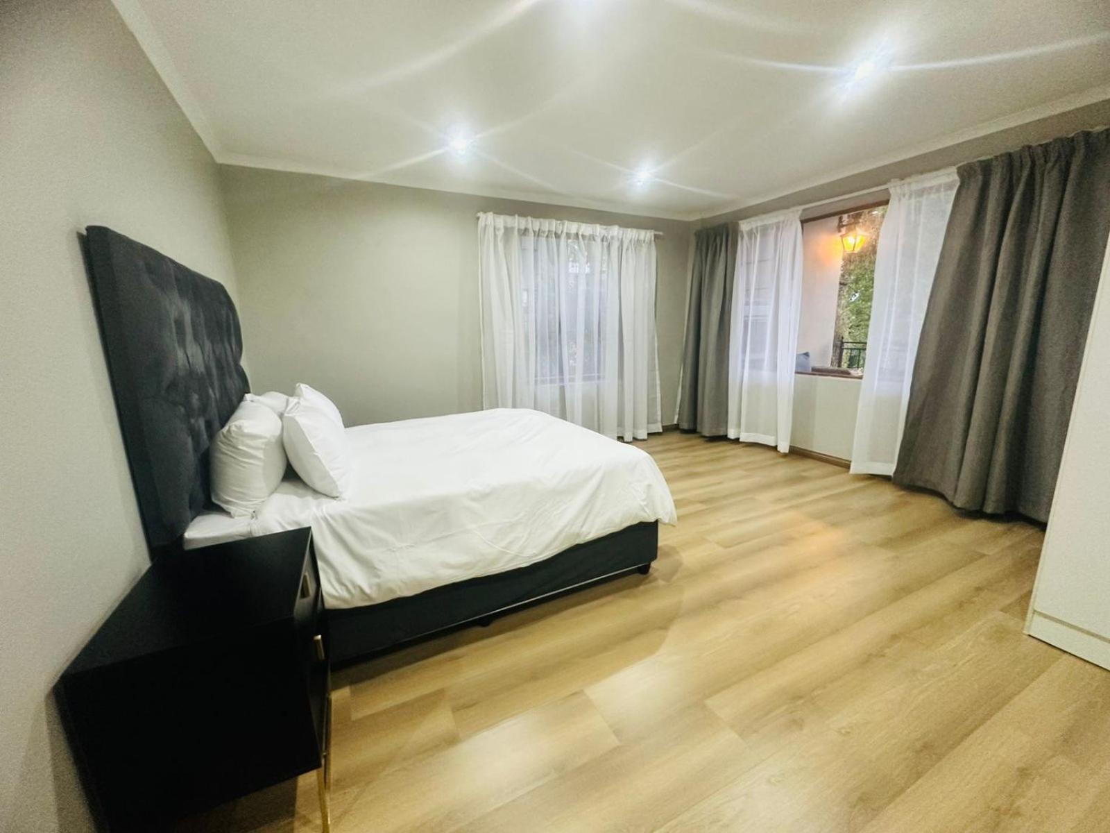 100 On Simon Bekker Kosmos Lodge Hartbeespoort