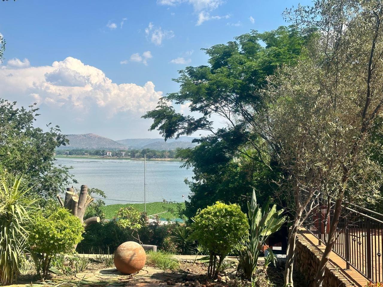 100 On Simon Bekker Kosmos Lodge Hartbeespoort