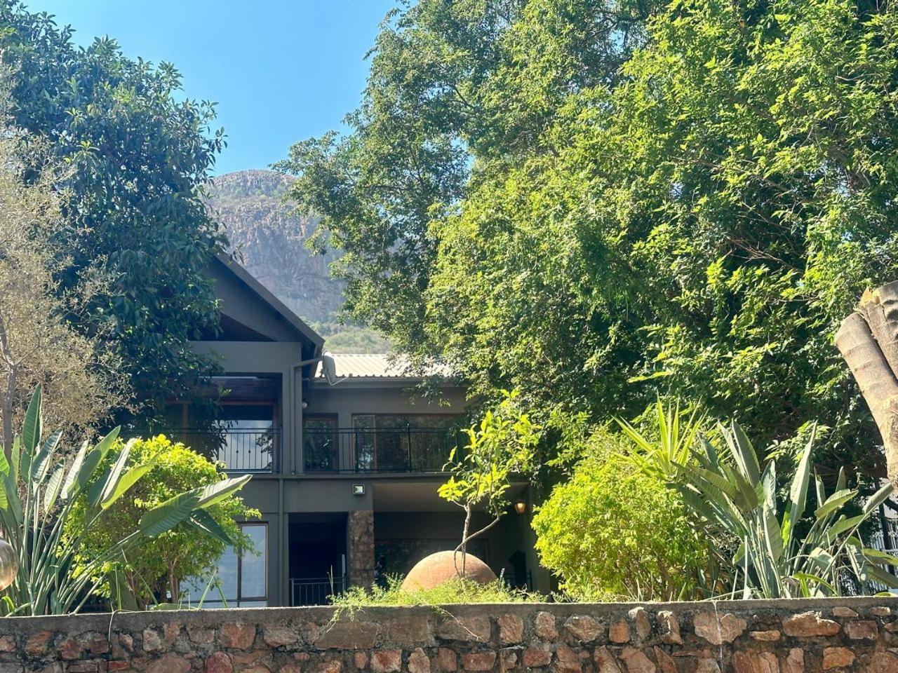 100 On Simon Bekker Kosmos Lodge